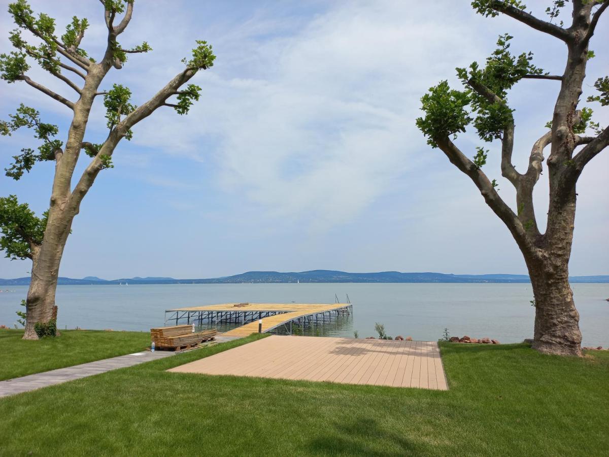 Platan Beach Apartman With Lakeview Balatonboglar Exterior photo