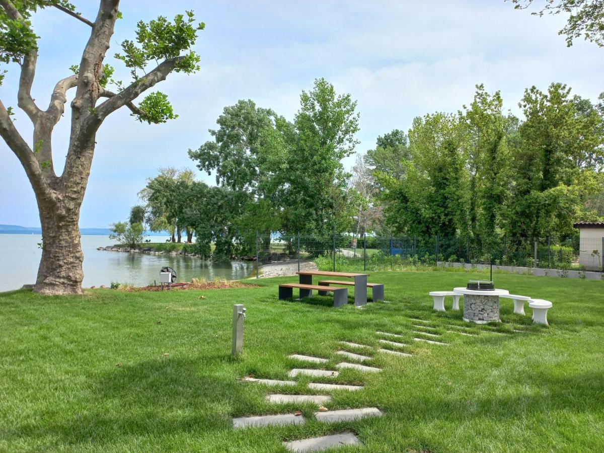 Platan Beach Apartman With Lakeview Balatonboglar Exterior photo