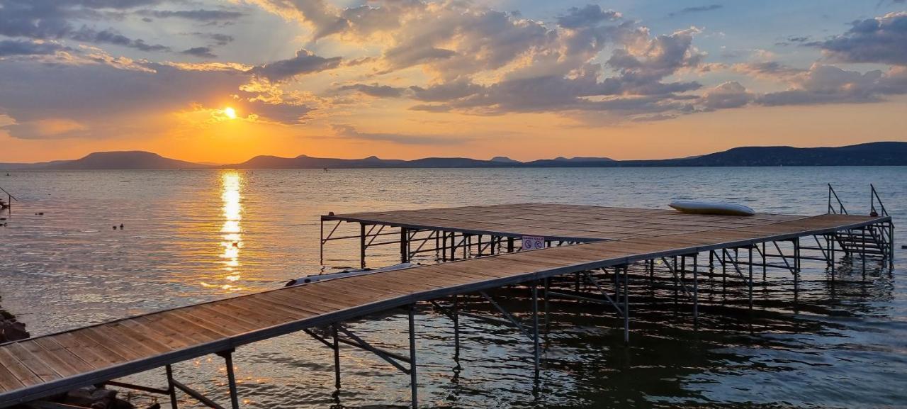 Platan Beach Apartman With Lakeview Balatonboglar Exterior photo