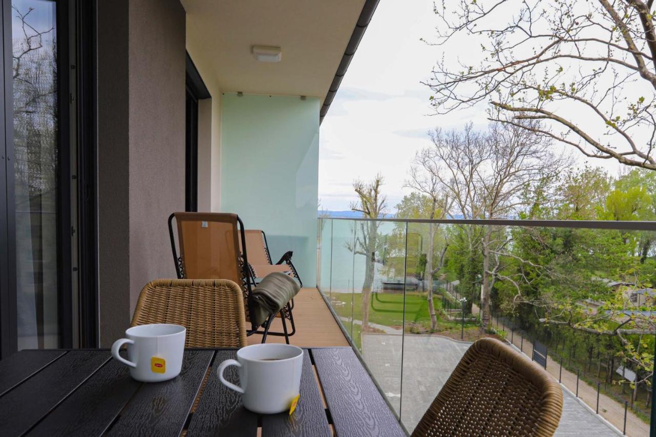 Platan Beach Apartman With Lakeview Balatonboglar Exterior photo
